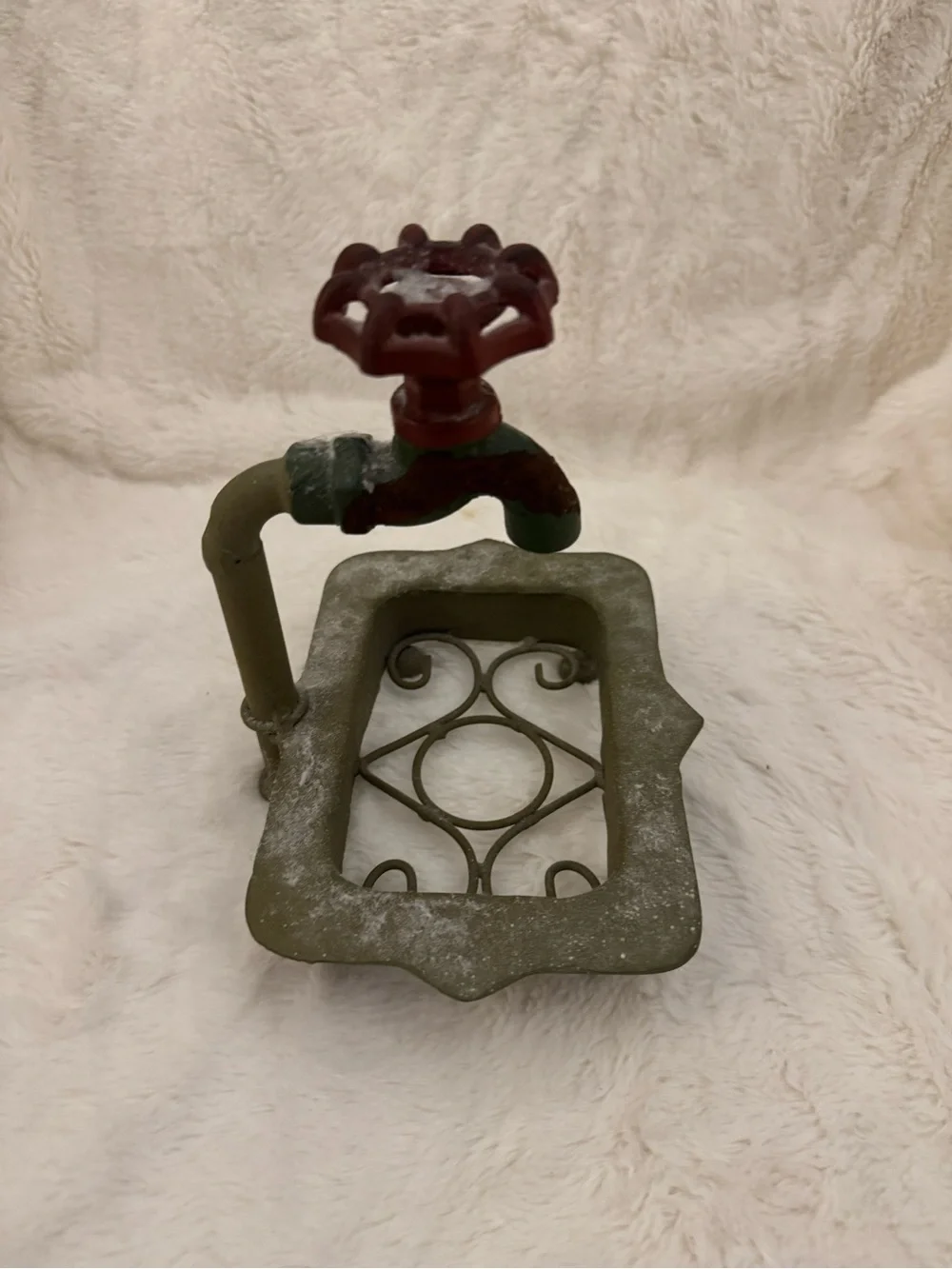 Decorative Metal Garden Faucet Hook with Tray - Red & Olive Green